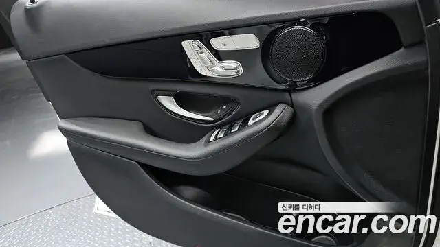 Mercedes-Benz C-Class 2018 — Photo 2/20