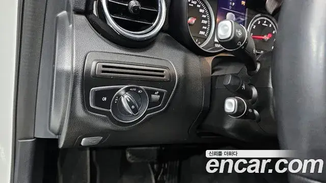 Mercedes-Benz C-Class 2018 — Photo 10/20