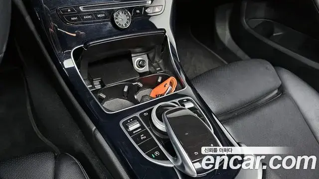 Mercedes-Benz C-Class 2018 — Photo 15/20