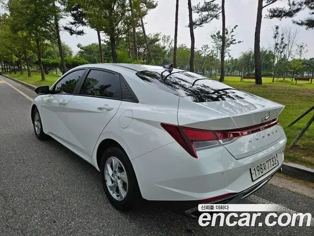 Hyundai The New Avante Hybrid 2021 — ფოტო 9/19
