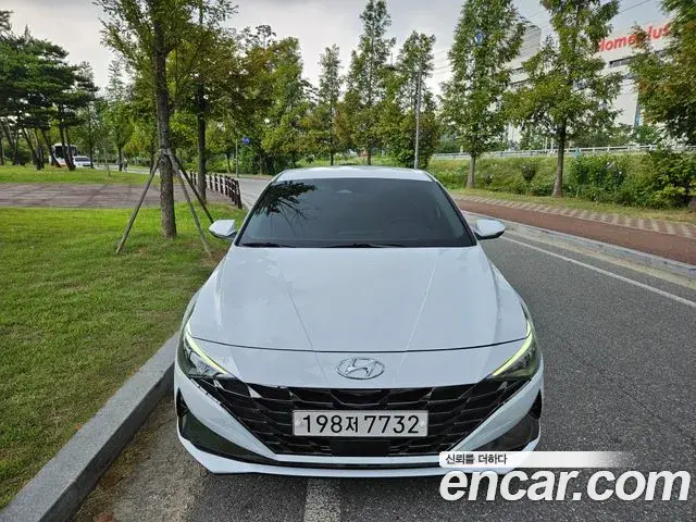 Hyundai The New Avante Hybrid 2021 — ფოტო 12/19