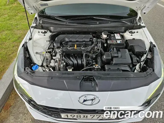 Hyundai The New Avante Hybrid 2021 — ფოტო 8/19