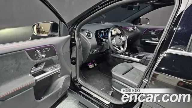 Mercedes-Benz GLA-Class 2023 — Фото 11/20