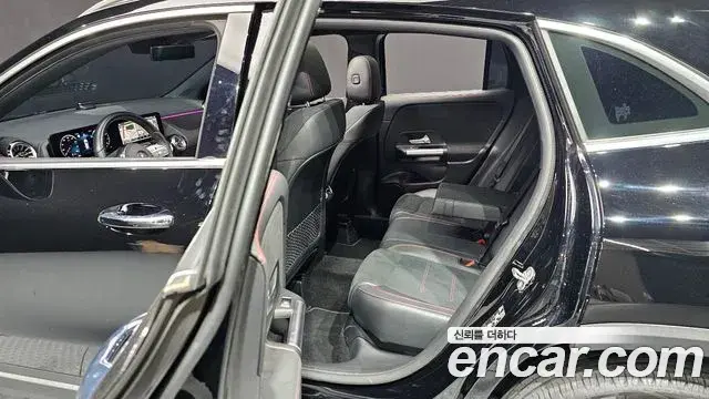Mercedes-Benz GLA-Class 2023 — Фото 12/20