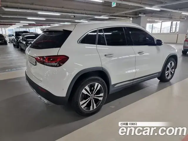 Mercedes-Benz GLA-Class 2021 — Фото 4/18