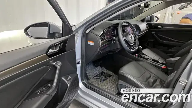 Volkswagen Jetta 2021 — ფოტო 15/20