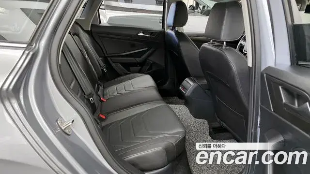 Volkswagen Jetta 2021 — ფოტო 2/20