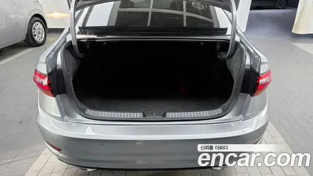 Volkswagen Jetta 2021 — ფოტო 4/20