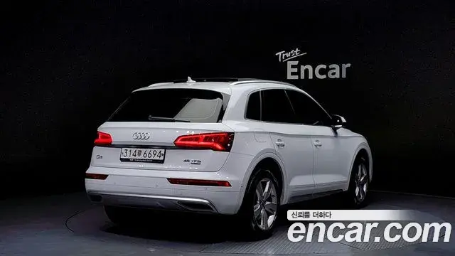 Audi Q5 2020 — ფოტო 3/20