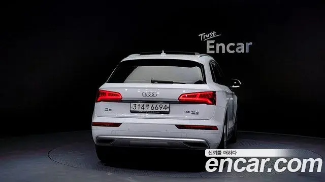 Audi Q5 2020 — ფოტო 6/20
