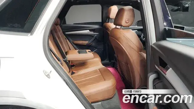 Audi Q5 2020 — ფოტო 18/20