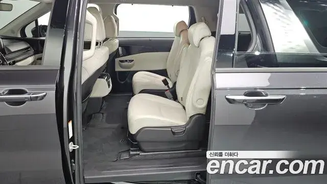 Kia Carnival 2020 — Фото 11/20