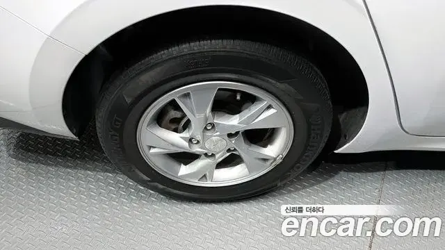 Hyundai The New Avante Hybrid 2021 — Photo 8/20