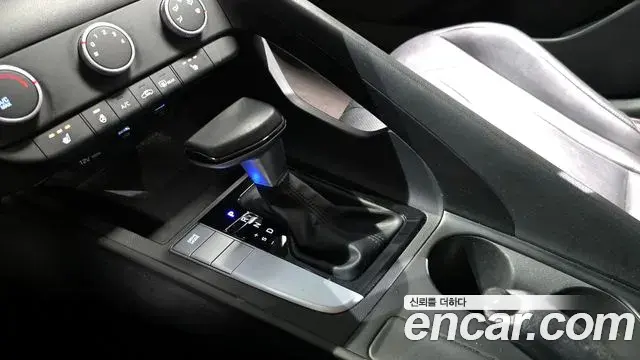 Hyundai The New Avante Hybrid 2021 — Photo 16/20