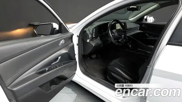 Hyundai The New Avante Hybrid 2021 — Photo 9/20