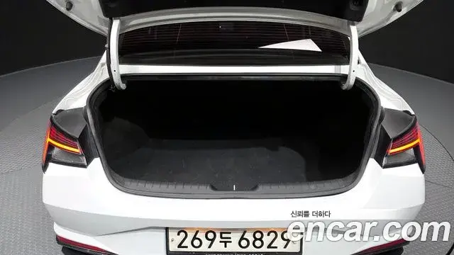 Hyundai The New Avante Hybrid 2021 — Photo 6/20