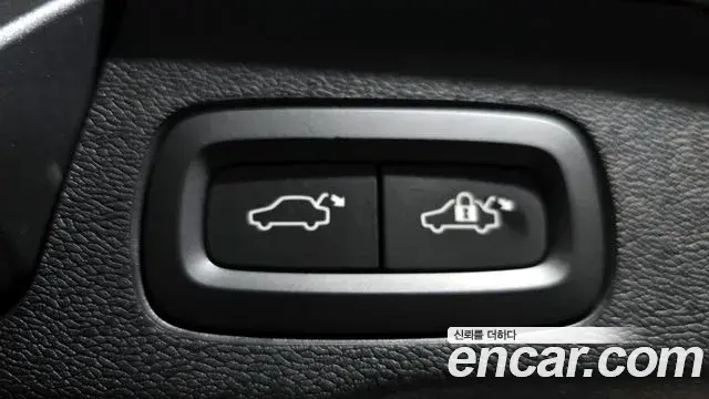 Volvo XC60 2018 — ფოტო 4/20