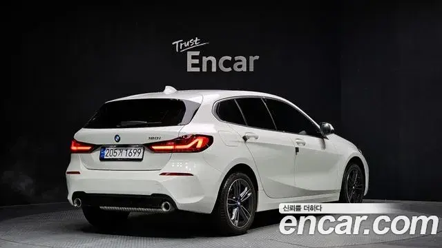 BMW 1 Series 2023 — Şəkil 1/20
