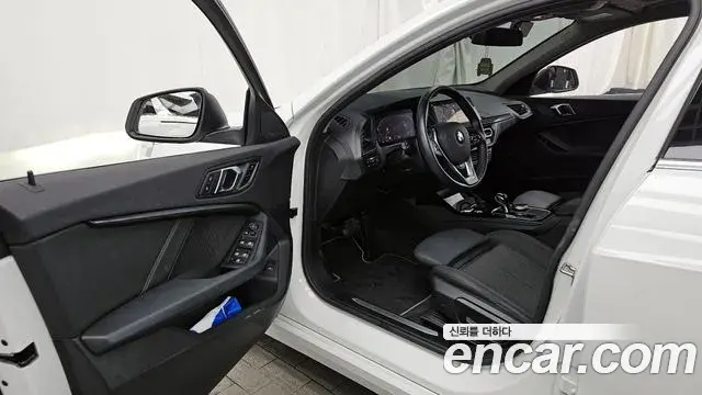 BMW 1 Series 2023 — Şəkil 14/20