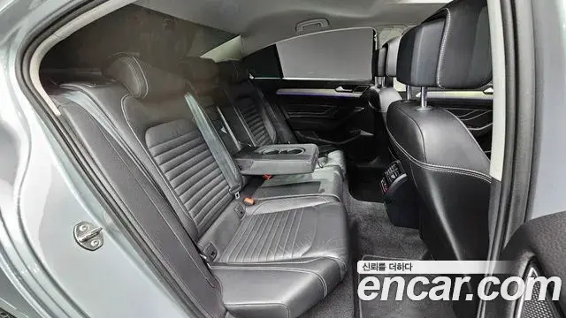 Volkswagen Passat GT 2022 — Фото 19/20