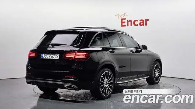 Mercedes-Benz GLC-Class 2019 — Photo 10/50