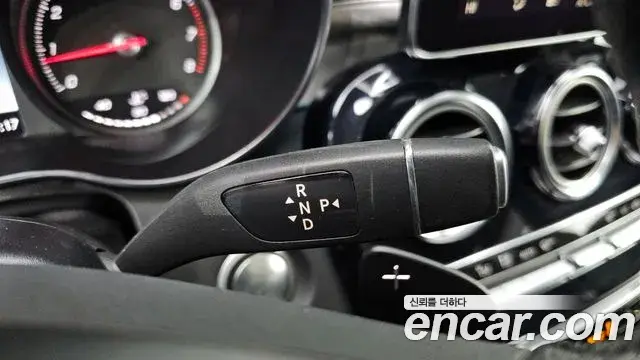 Mercedes-Benz GLC-Class 2019 — Photo 9/50
