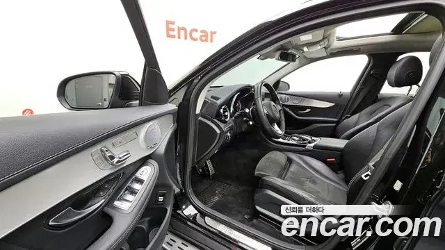Mercedes-Benz GLC-Class 2019 — Photo 18/50