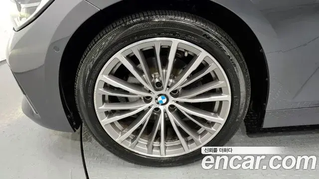 BMW 3 Series 2019 — Şəkil 9/20