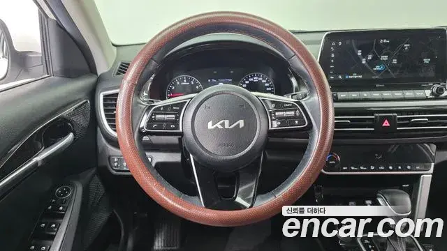 Kia Seltos 2021 — ფოტო 16/20