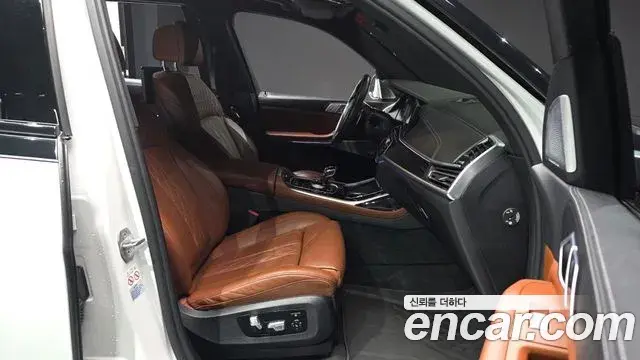 BMW X7 2021 — Photo 9/20