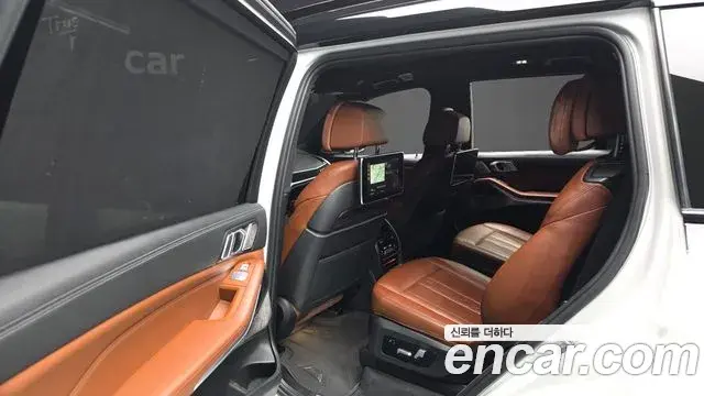 BMW X7 2021 — Photo 8/20