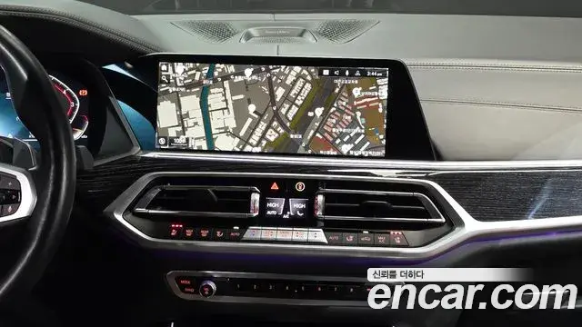 BMW X7 2021 — Photo 16/20