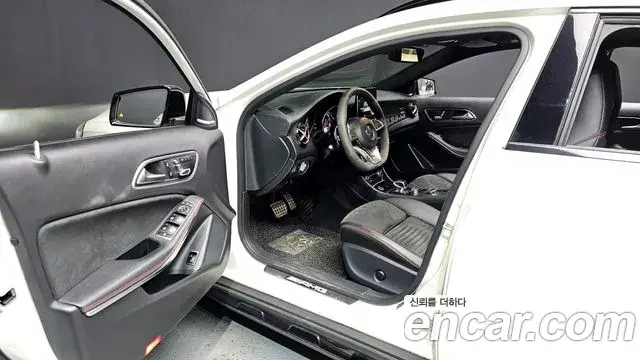 Mercedes-Benz GLA-Class 2018 — Фото 10/20