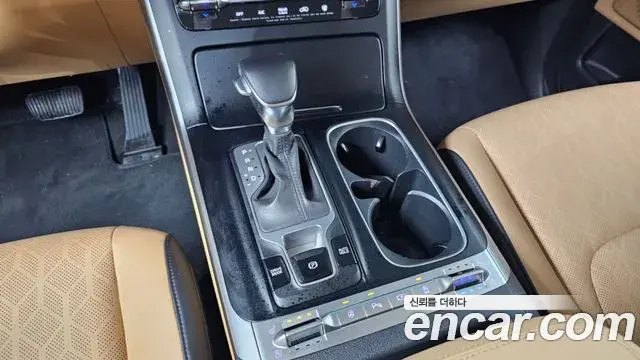 Kia Carnival 2022 — Photo 19/20