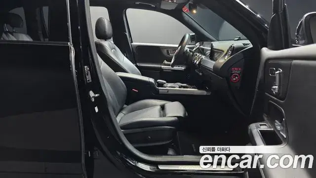 Mercedes-Benz GLB-Class 2020 — Photo 12/20