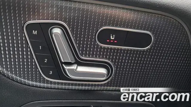 Mercedes-Benz GLB-Class 2020 — Photo 6/20