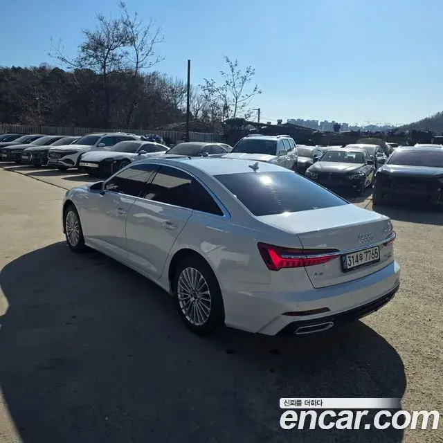 Audi A6 2021 — ფოტო 13/19