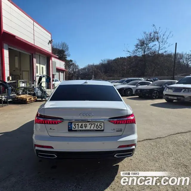 Audi A6 2021 — ფოტო 10/19