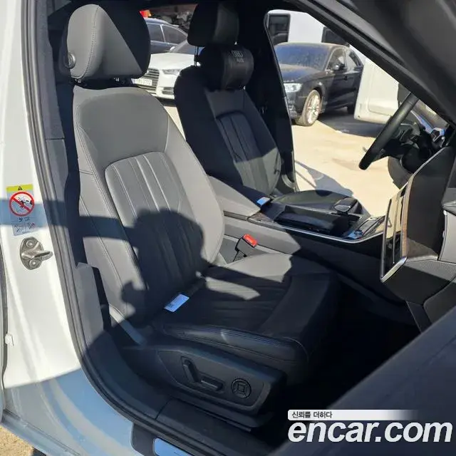 Audi A6 2021 — ფოტო 15/19
