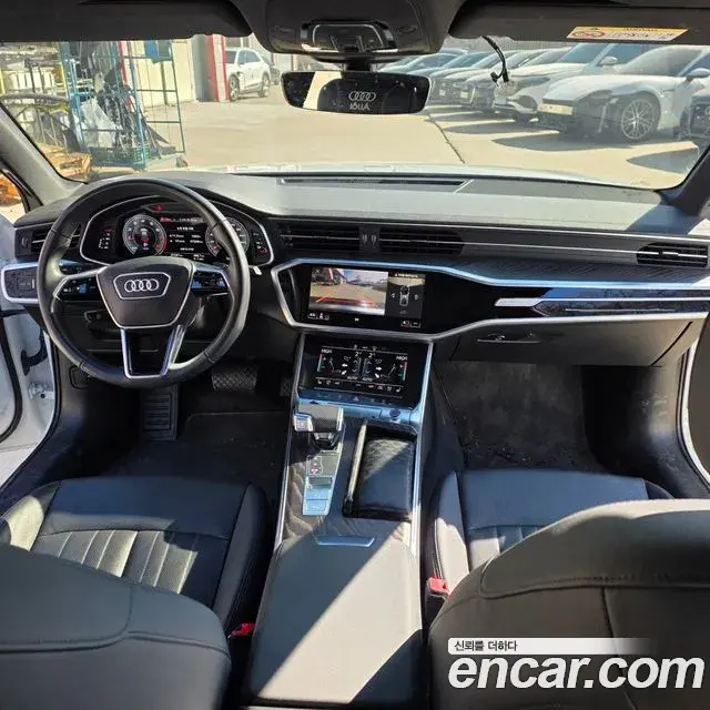 Audi A6 2021 — ფოტო 14/19