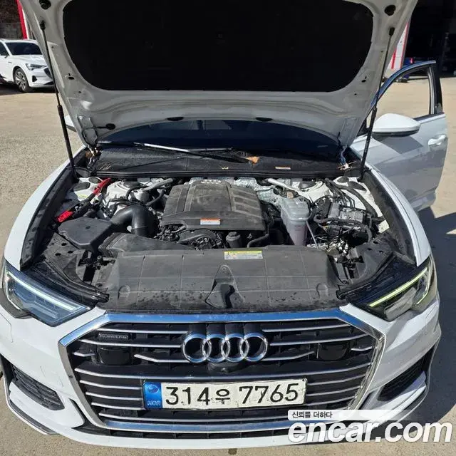 Audi A6 2021 — ფოტო 9/19