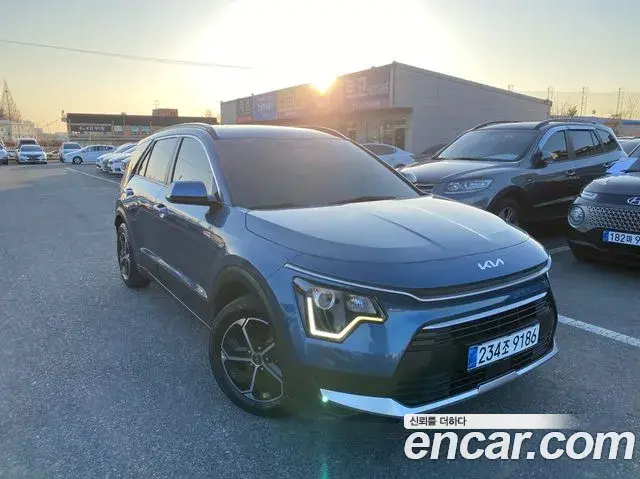 Kia Niro 2022 — ფოტო 1/20
