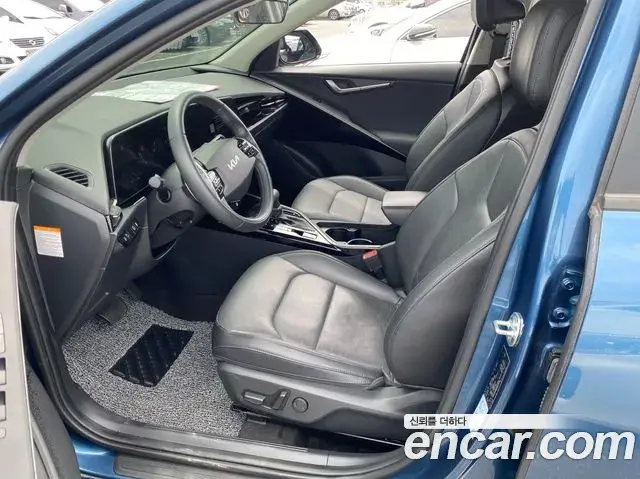 Kia Niro 2022 — ფოტო 13/20