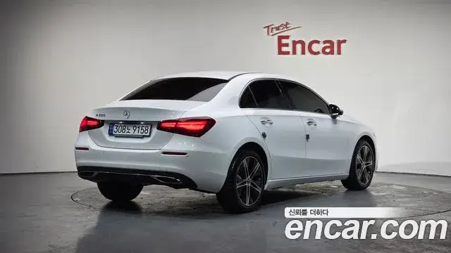 Mercedes-Benz A-Class 2024 — Photo 12/21