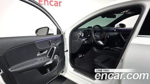 Mercedes-Benz A-Class 2024 — Photo 11/21