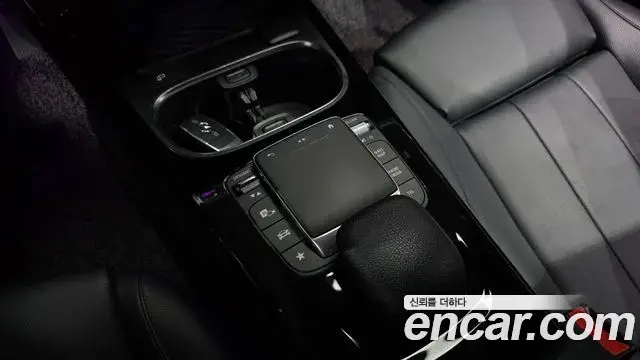 Mercedes-Benz A-Class 2021 — Photo 1/20