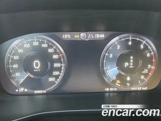 Volvo XC40 2021 — Şəkil 10/20