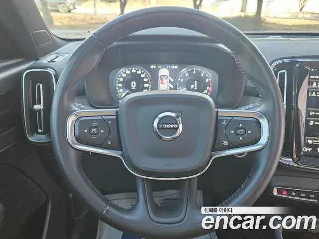 Volvo XC40 2021 — Şəkil 1/20