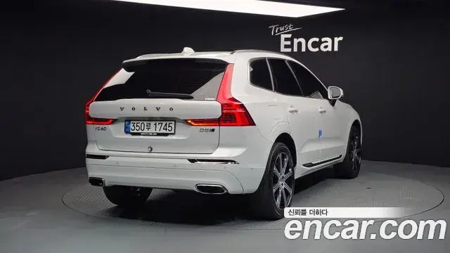 Volvo XC60 2019 — ფოტო 4/20