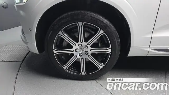 Volvo XC60 2019 — ფოტო 5/20